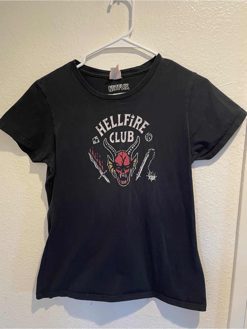 🎲 Stranger Things Hellfire Club Graphic Tee Black S ⚔️